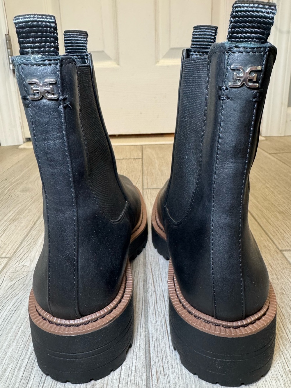 NWOT Sam Edelman Laguna Leather Lug Sole Chelsea Boot Size 8 - Picture 11 of 15